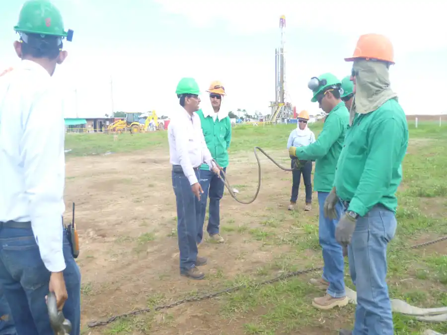 Equipo de JART Consultores realizando inspección de seguridad y salud en el trabajo en campo